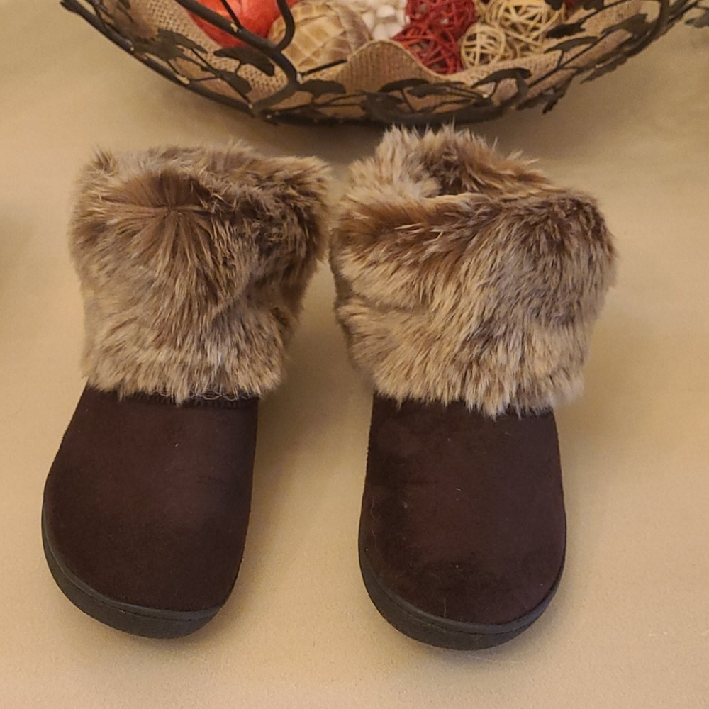 Isotoner fur cuff slippers